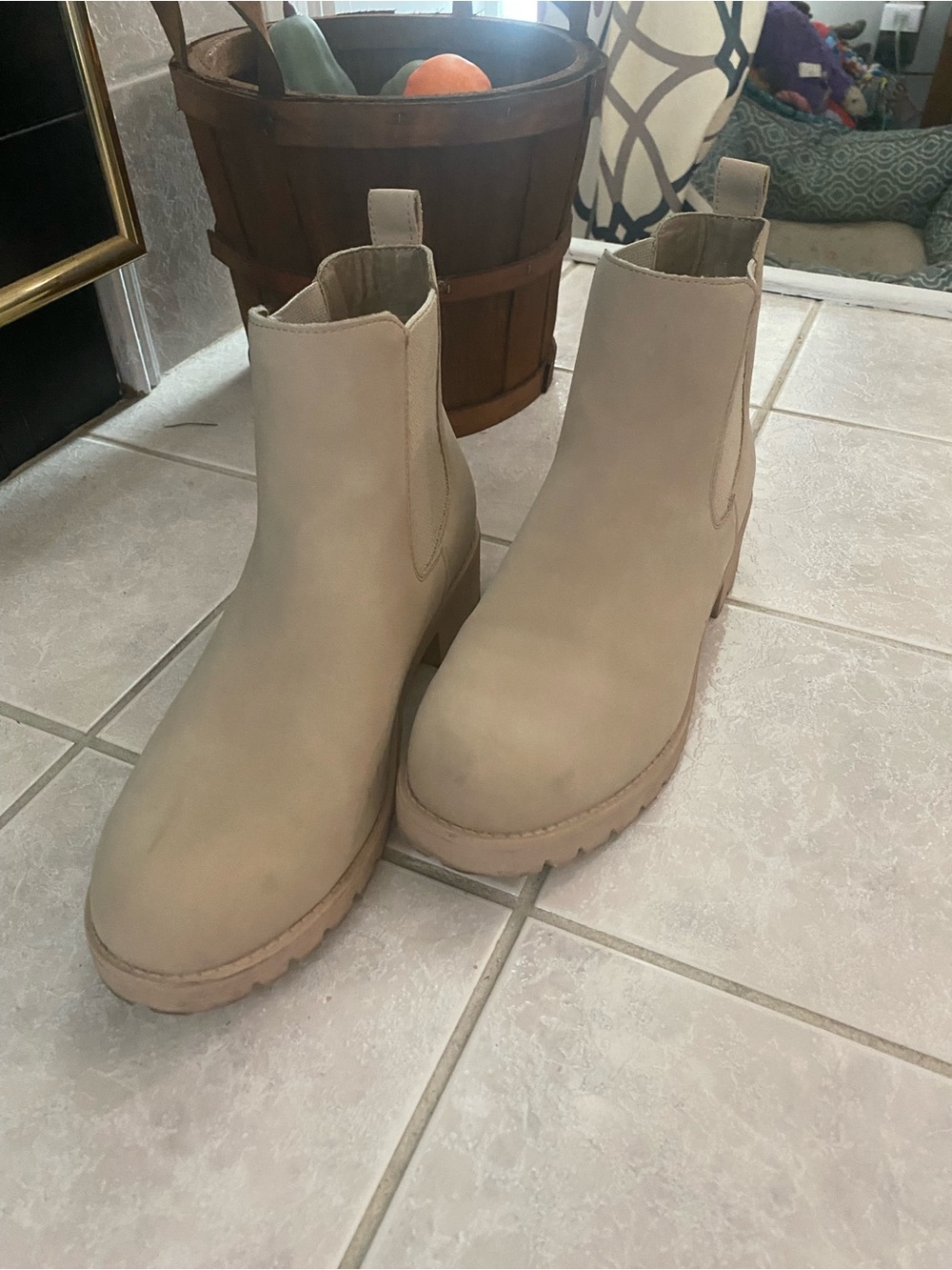 Chunky Chelsea Ankle Boots in Light Beige Size 9
